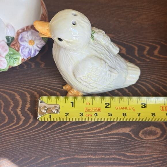 VTG Avon Easter Salt Pepper Shakers Spring Duck Eggs Nest Floral Ceramic EUC - Picture 7 of 15